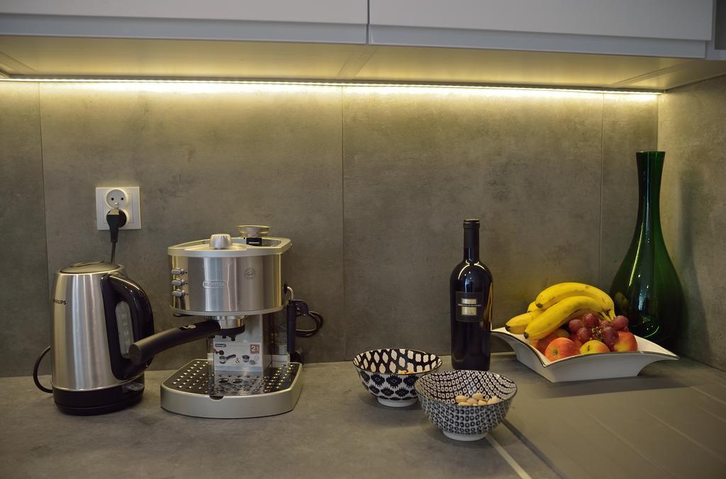Garden Apartment Cracow- Shopping Mall 1Min, Underground Parking, Family Friendly, City Center Krakow Exterior photo