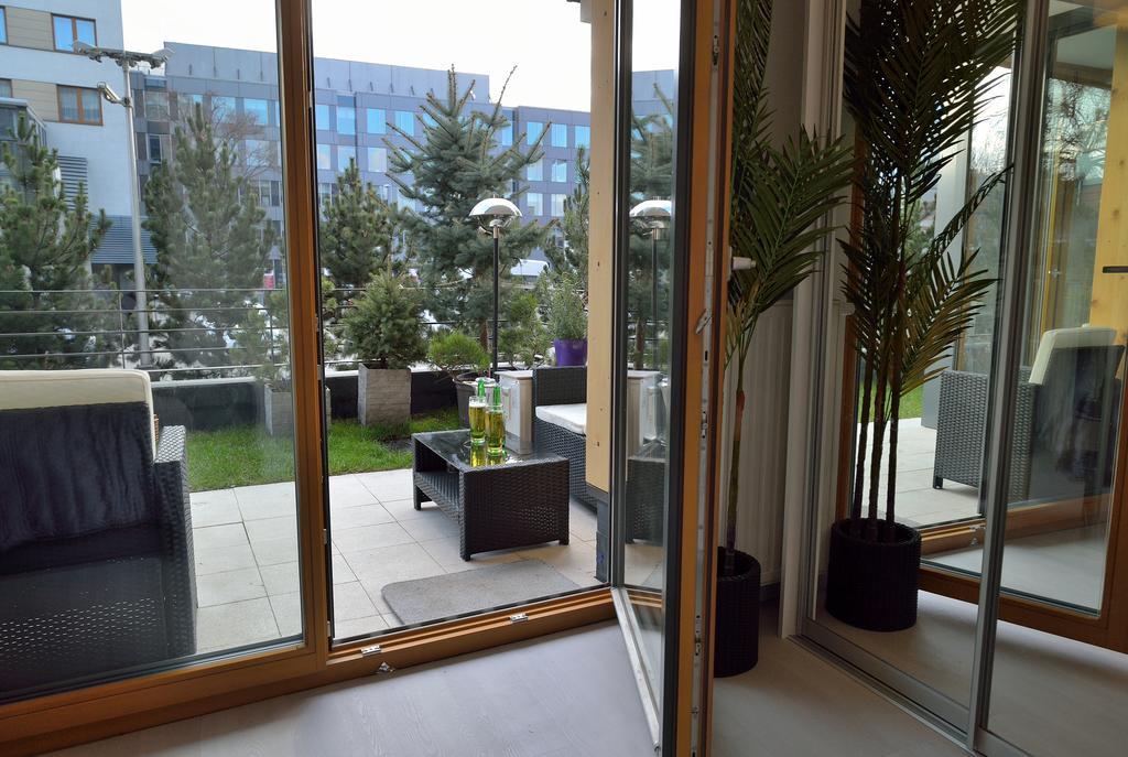 Garden Apartment Cracow- Shopping Mall 1Min, Underground Parking, Family Friendly, City Center Krakow Exterior photo