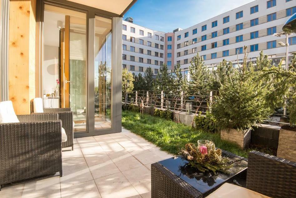 Garden Apartment Cracow- Shopping Mall 1Min, Underground Parking, Family Friendly, City Center Krakow Exterior photo