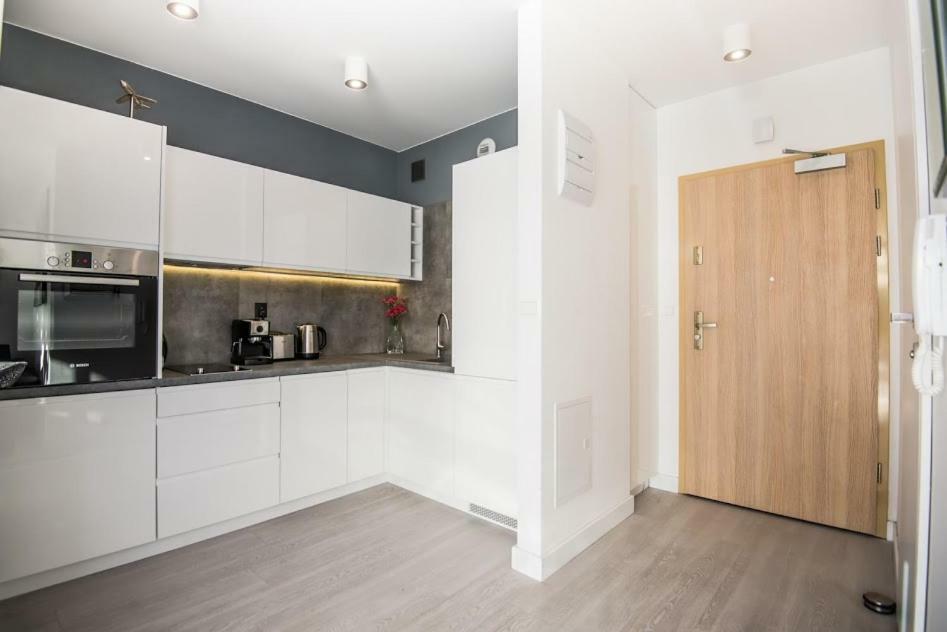 Garden Apartment Cracow- Shopping Mall 1Min, Underground Parking, Family Friendly, City Center Krakow Exterior photo