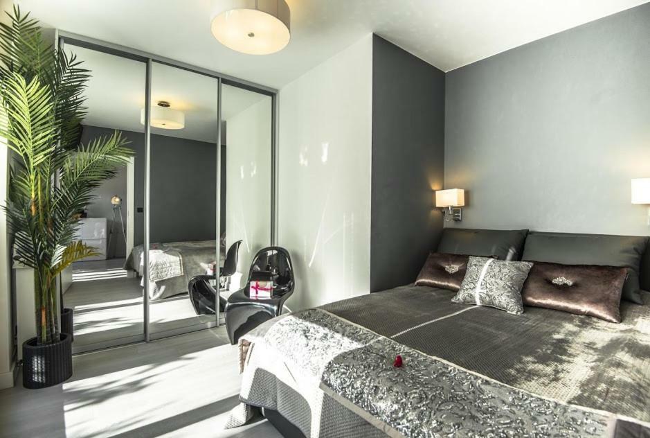 Garden Apartment Cracow- Shopping Mall 1Min, Underground Parking, Family Friendly, City Center Krakow Exterior photo