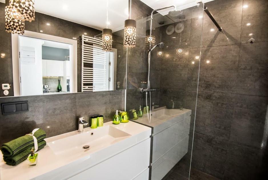 Garden Apartment Cracow- Shopping Mall 1Min, Underground Parking, Family Friendly, City Center Krakow Exterior photo